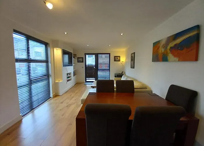 2Br Beautiful Apt Mins From Seaside And Mountains